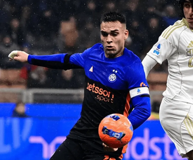 九游体育app-劳塔罗本场打进1球，2关键传球2过人1拦截，对抗17胜8